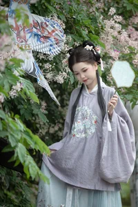 Ethereal Hanfu Beauty in Spring Bloom - YiTuYu Vol.8872 E E Chi Bu Bao-22