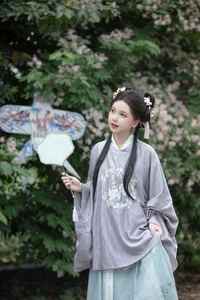 Ethereal Hanfu Beauty in Spring Bloom - YiTuYu Vol.8872 E E Chi Bu Bao-9