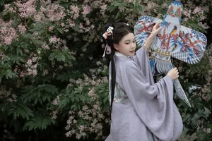 Ethereal Hanfu Beauty in Spring Bloom - YiTuYu Vol.8872 E E Chi Bu Bao-12