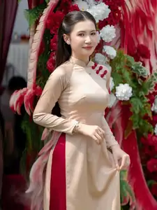 Graceful Vietnamese Ao Dai: The Elegant Beauty of a Vietnamese Girl Amidst Fresh Flowers-4