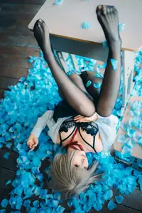 Coser Chunmomo Self-Portrait Part02: Delicate Charms Amidst Dreamy Blue Petals-15