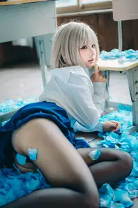 Coser Chunmomo Self-Portrait Part02: Delicate Charms Amidst Dreamy Blue Petals-9