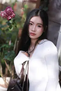 Discover the Unique Fashion Style of a Young Woman Blending Sweetness with Edgy Charm-5