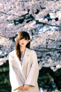 Spring Muse: Elegant Minimalism Amidst the Ethereal Cherry Blossom Bloom-3