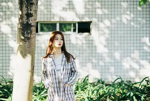 Discover Xiao Ming's Captivating Charm in YiTuYu Vol.8794: Natural Beauty Amidst Lush Greenery.-2