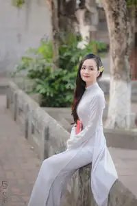 Graceful Vietnamese Girl in White Ao Dai, Radiant Smile at Ancient Site 1000026917-6