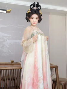 Ethereal Grace: Li Shuang Er in Dreaming Back to Tang Dynasty-2