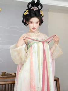 Ethereal Grace: Li Shuang Er in Dreaming Back to Tang Dynasty-6