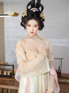 Ethereal Grace: Li Shuang Er in Dreaming Back to Tang Dynasty-0