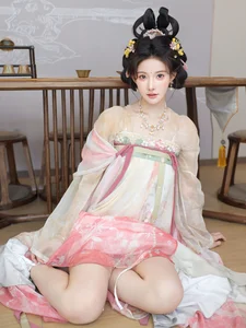 Ethereal Grace: Li Shuang Er in Dreaming Back to Tang Dynasty-5