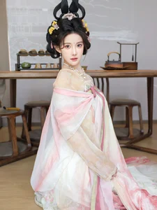 Ethereal Grace: Li Shuang Er in Dreaming Back to Tang Dynasty-13