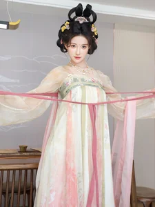 Ethereal Grace: Li Shuang Er in Dreaming Back to Tang Dynasty-3