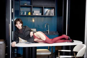 Bold in Crimson: The Art of Sophisticated Studio Portraits and High-Fashion Aesthetics-10