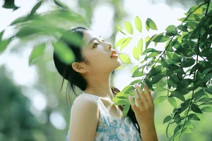 The Art of Summer: Long Xing Er’s Ethereal Portrait Series-21