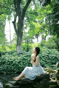 The Art of Summer: Long Xing Er’s Ethereal Portrait Series-12