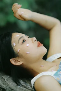 The Art of Summer: Long Xing Er’s Ethereal Portrait Series-10