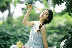 The Art of Summer: Long Xing Er’s Ethereal Portrait Series-26