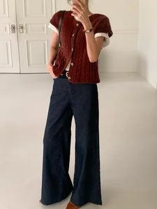 5 Chic and Warm Spring Outfit Ideas for 2026: Minimalist Fashion Inspiration for Sunny Days and Festive Celebrations-11