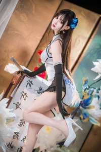 Elegant Blue and White Porcelain Cheongsam Photography: Modern Qipao Style Inspiration by Hanyu Sanwei-6