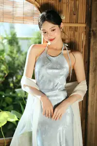 East Asian Grace: Girl in Modernized Attire and Exquisite Hair Ornament-18