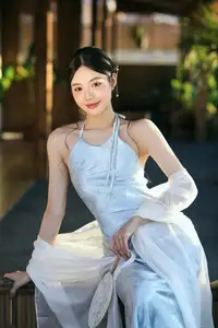 East Asian Grace: Girl in Modernized Attire and Exquisite Hair Ornament-9