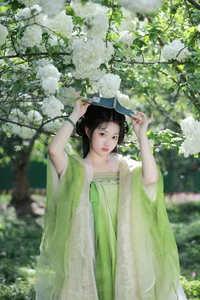 Ethereal Garden Muse: Xiao Bing Gan in YiTuYu Vol.8856-11