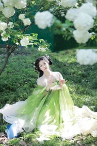 Ethereal Garden Muse: Xiao Bing Gan in YiTuYu Vol.8856-17