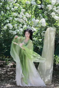 Ethereal Garden Muse: Xiao Bing Gan in YiTuYu Vol.8856-10