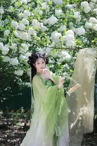Ethereal Garden Muse: Xiao Bing Gan in YiTuYu Vol.8856-12