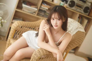 Elegant Japanese Style Nightgown Collection Featuring Model Hanyu Mimi – Aesthetic Indoor Photography and Cozy Loungewear Inspiration for a Soft Minimalist Lifestyle-16