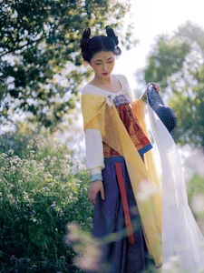 The Art of Seasonal Transitions: Embracing Early Summer with Tu Ya W-6