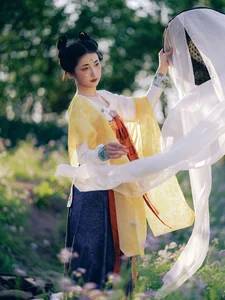 The Art of Seasonal Transitions: Embracing Early Summer with Tu Ya W-10