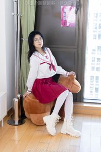 BoBoSocks No.545: Dynamic Chinese Model in JK Uniform & Thick White Stockings, Playful Pose-15