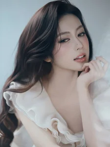 The mesmerizing elegance of Ha An in a soulful Femme Fatale inspired concept-2