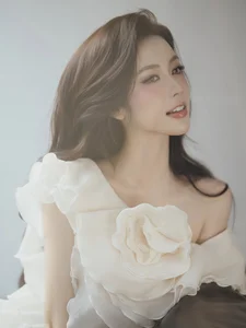 The mesmerizing elegance of Ha An in a soulful Femme Fatale inspired concept-8