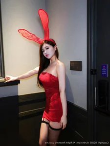 Stunning Red Skirt Style: Tian Ni's Exclusive Photoshoot - XiuRen No.10907 Elegant Portrait Series-13