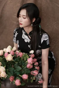 Timeless Elegance: Reimagining Modern Qipao and Black Silk Aesthetics with Nan Qiao-32