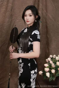 Timeless Elegance: Reimagining Modern Qipao and Black Silk Aesthetics with Nan Qiao-15