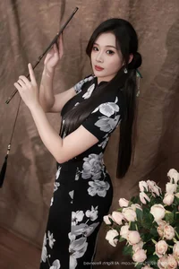 Timeless Elegance: Reimagining Modern Qipao and Black Silk Aesthetics with Nan Qiao-16