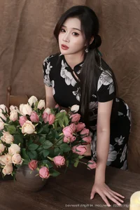 Timeless Elegance: Reimagining Modern Qipao and Black Silk Aesthetics with Nan Qiao-34