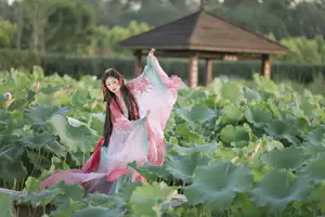 YiTuYu Vol.8746: Dong Chu Liu – Ethereal Beauty in Ancient Chinese Attire – Asian Art Photography-14