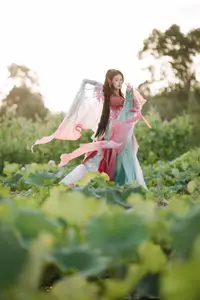 YiTuYu Vol.8746: Dong Chu Liu – Ethereal Beauty in Ancient Chinese Attire – Asian Art Photography-9