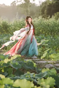 YiTuYu Vol.8746: Dong Chu Liu – Ethereal Beauty in Ancient Chinese Attire – Asian Art Photography-5