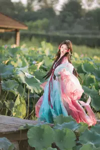 YiTuYu Vol.8746: Dong Chu Liu – Ethereal Beauty in Ancient Chinese Attire – Asian Art Photography-6