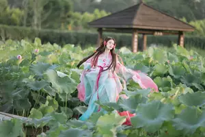 YiTuYu Vol.8746: Dong Chu Liu – Ethereal Beauty in Ancient Chinese Attire – Asian Art Photography-10