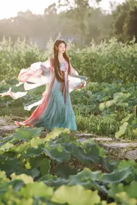 YiTuYu Vol.8746: Dong Chu Liu – Ethereal Beauty in Ancient Chinese Attire – Asian Art Photography-8