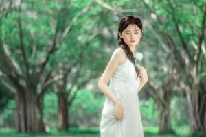 Ethereal Summer Muse: Saikuwako Captivates in YiTuYu’s Latest Art Language Collection-13