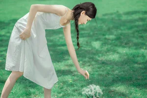 Ethereal Summer Muse: Saikuwako Captivates in YiTuYu’s Latest Art Language Collection-8