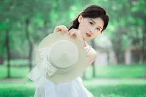 Ethereal Summer Muse: Saikuwako Captivates in YiTuYu’s Latest Art Language Collection-15