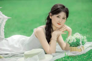 Ethereal Summer Muse: Saikuwako Captivates in YiTuYu’s Latest Art Language Collection-2